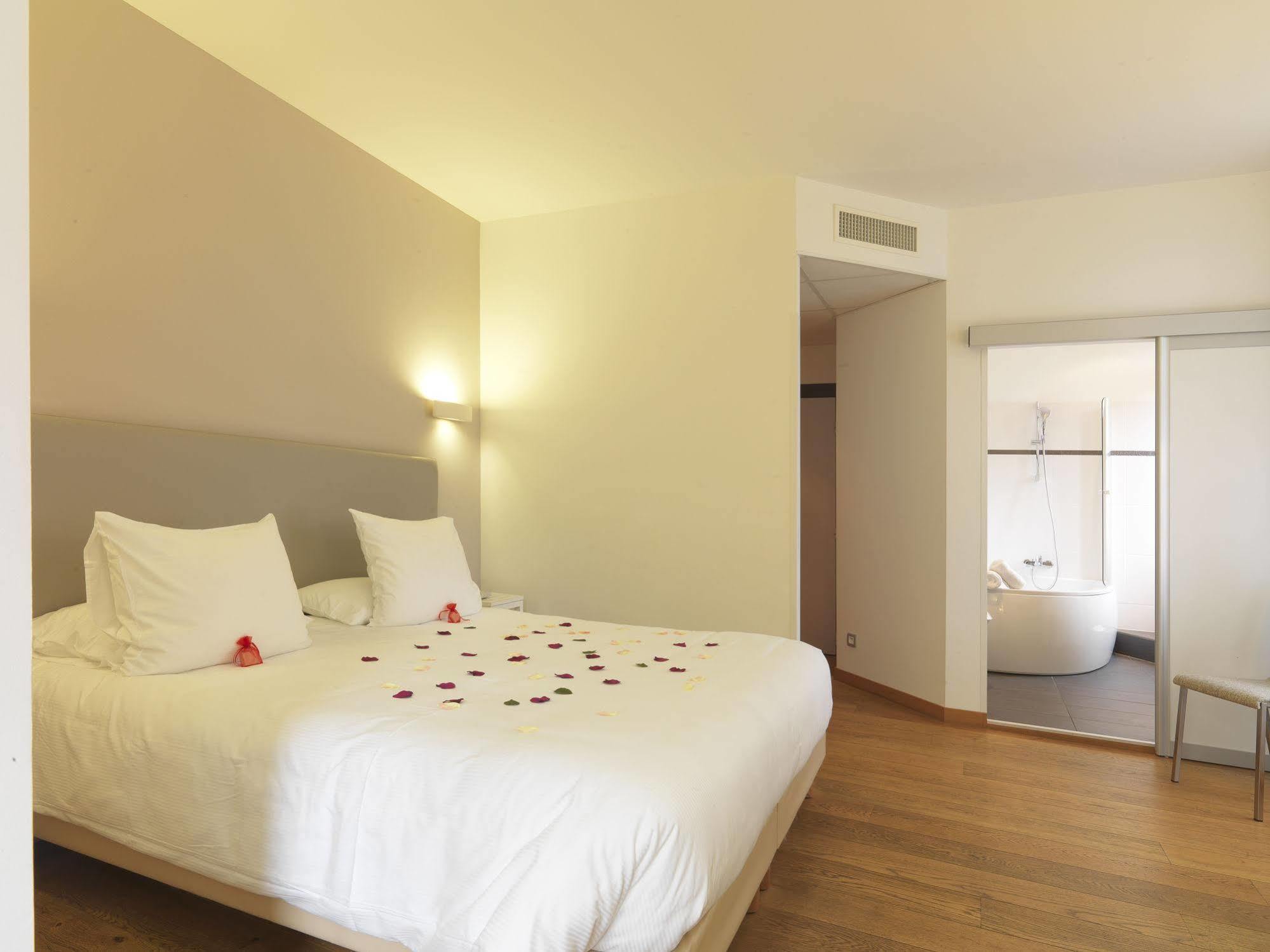 Le Manoir D'Agnes Logis Hotel Restaurant Tarascon-sur-Ariège Kültér fotó